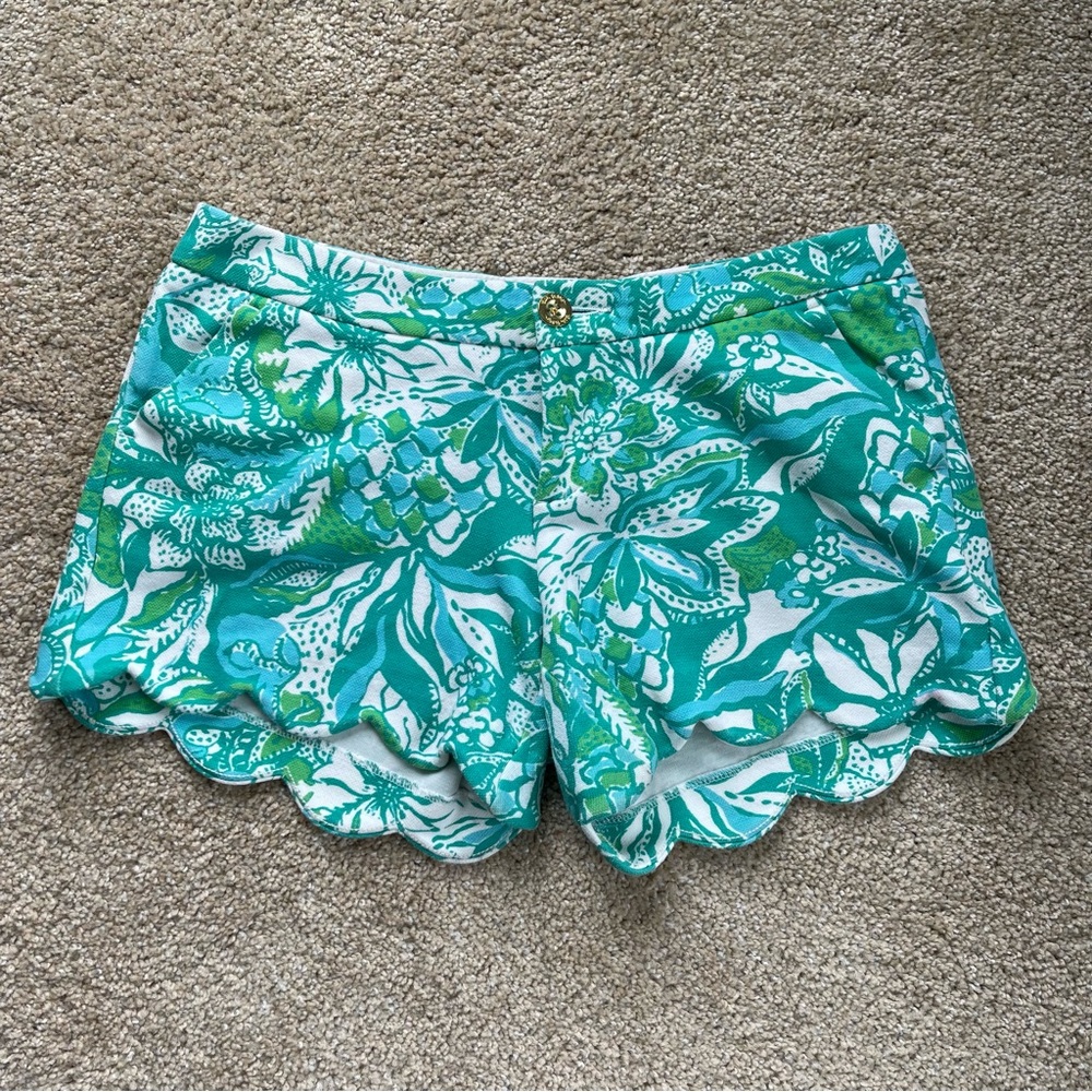 Lilly Pulitzer Women's Green Floral Shorts - Size 6